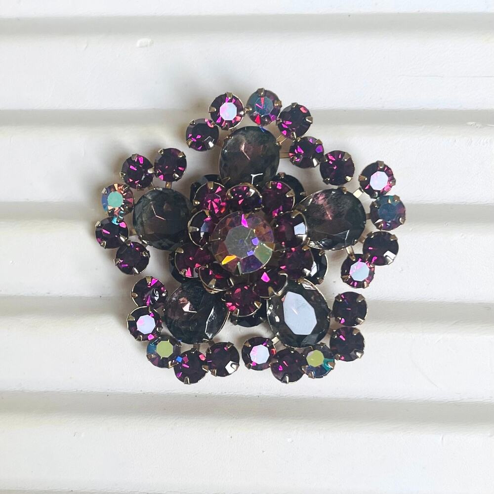 Vtg Amethyst Color Crystal Aurora Borealis Brooch Rhinestone Layered Flower Star
